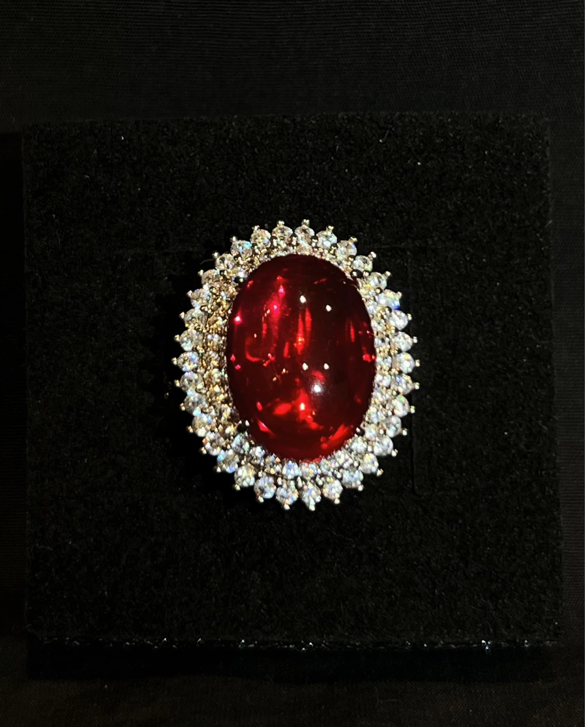 Vintage Glamour! Bold Cabochon Ruby-Style Cocktail Ring - photo 3