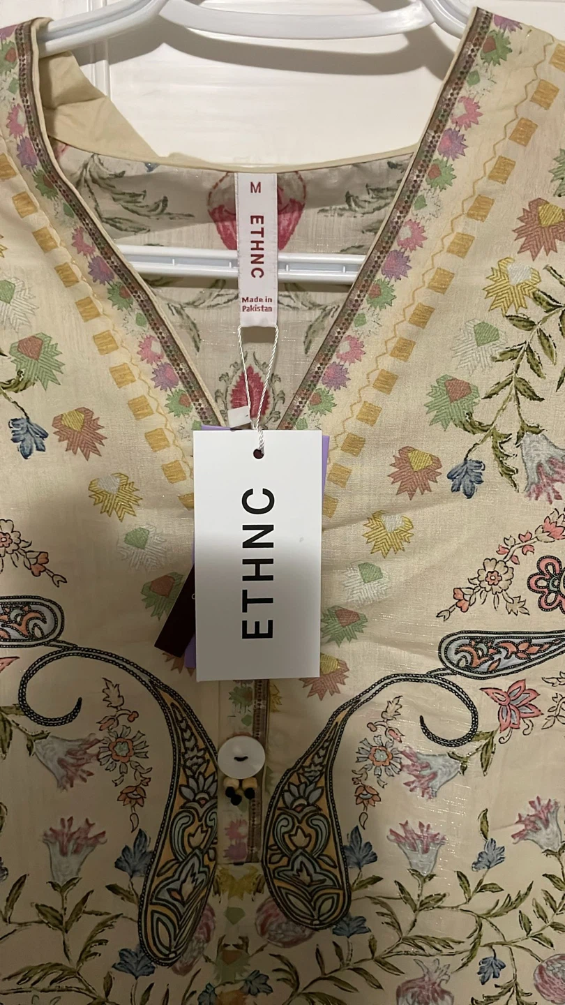 ETHNIC Women's Cream Paisley Print Kurta - Size M