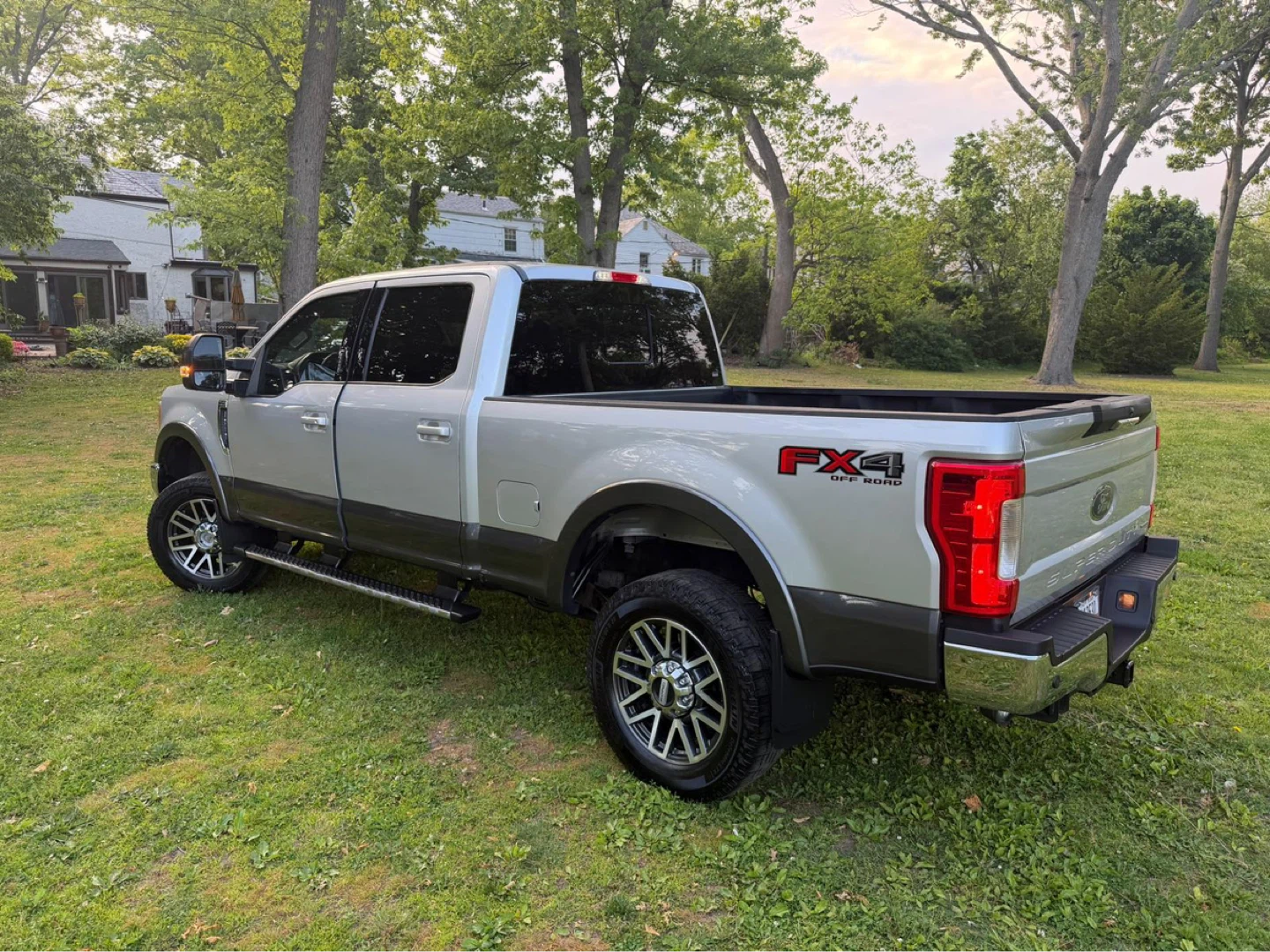 2017 Ford F-250 Super Duty Lariat 4x4 Crew Cab Pickup Truck - photo 3