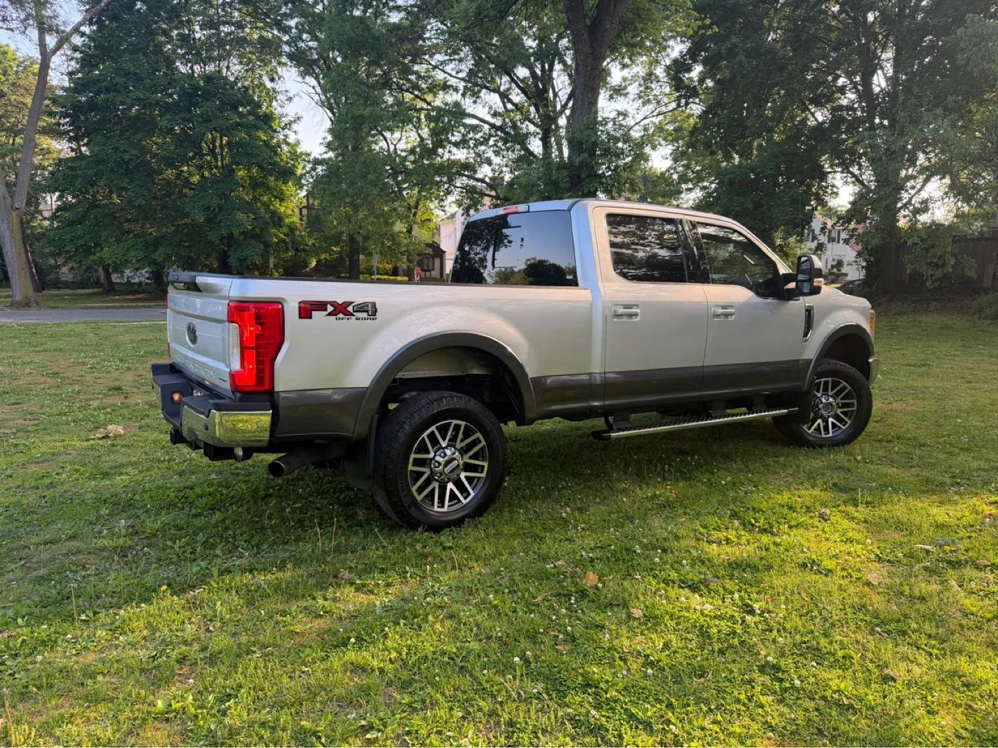 2017 Ford F-250 Super Duty Lariat 4x4 Crew Cab Pickup Truck - photo 4
