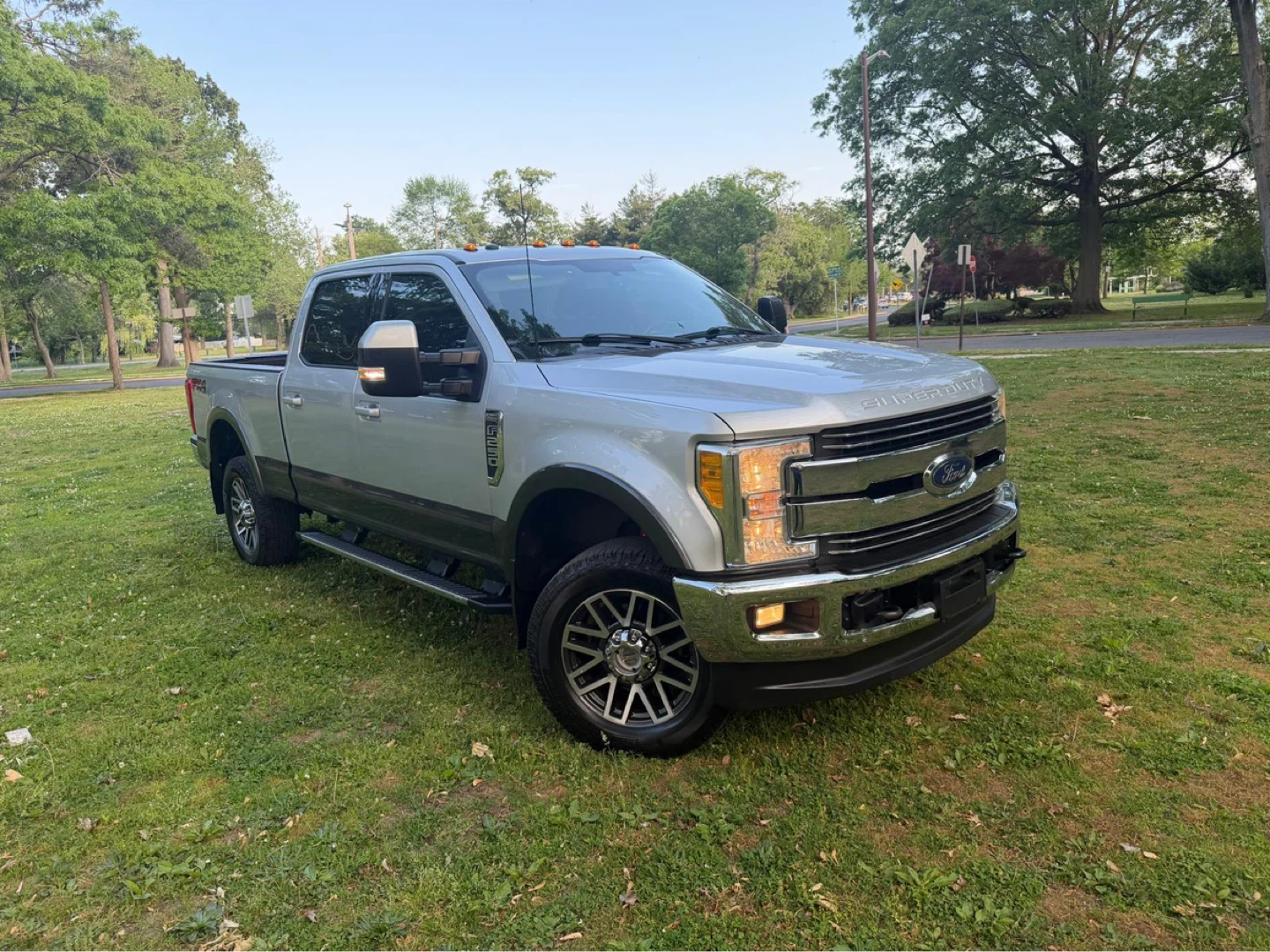 2017 Ford F-250 Super Duty Lariat 4x4 Crew Cab Pickup Truck - photo 2