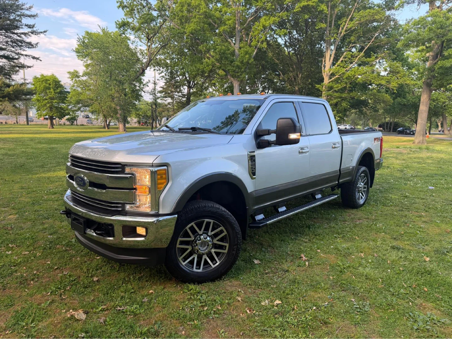 2017 Ford F-250 Super Duty Lariat 4x4 Crew Cab Pickup Truck