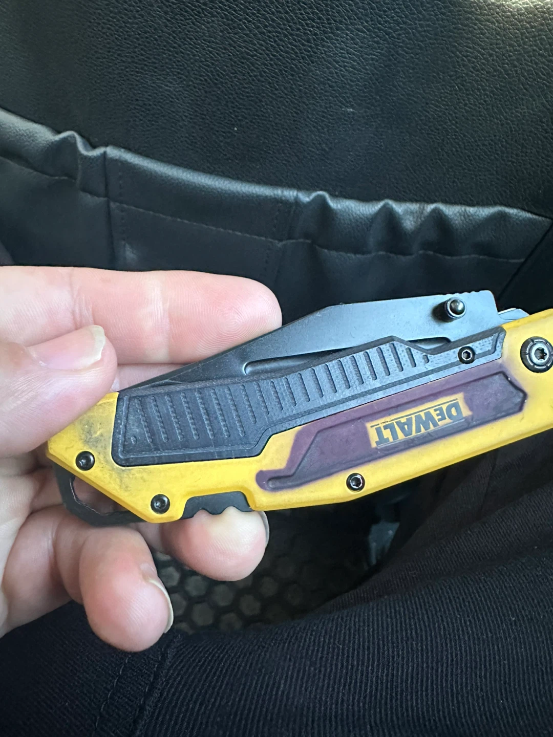 DEWALT Folding Utility Knife - photo 2