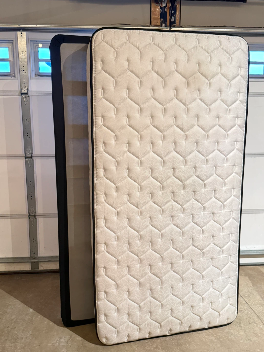 Sealy Posturepedic twin bed
