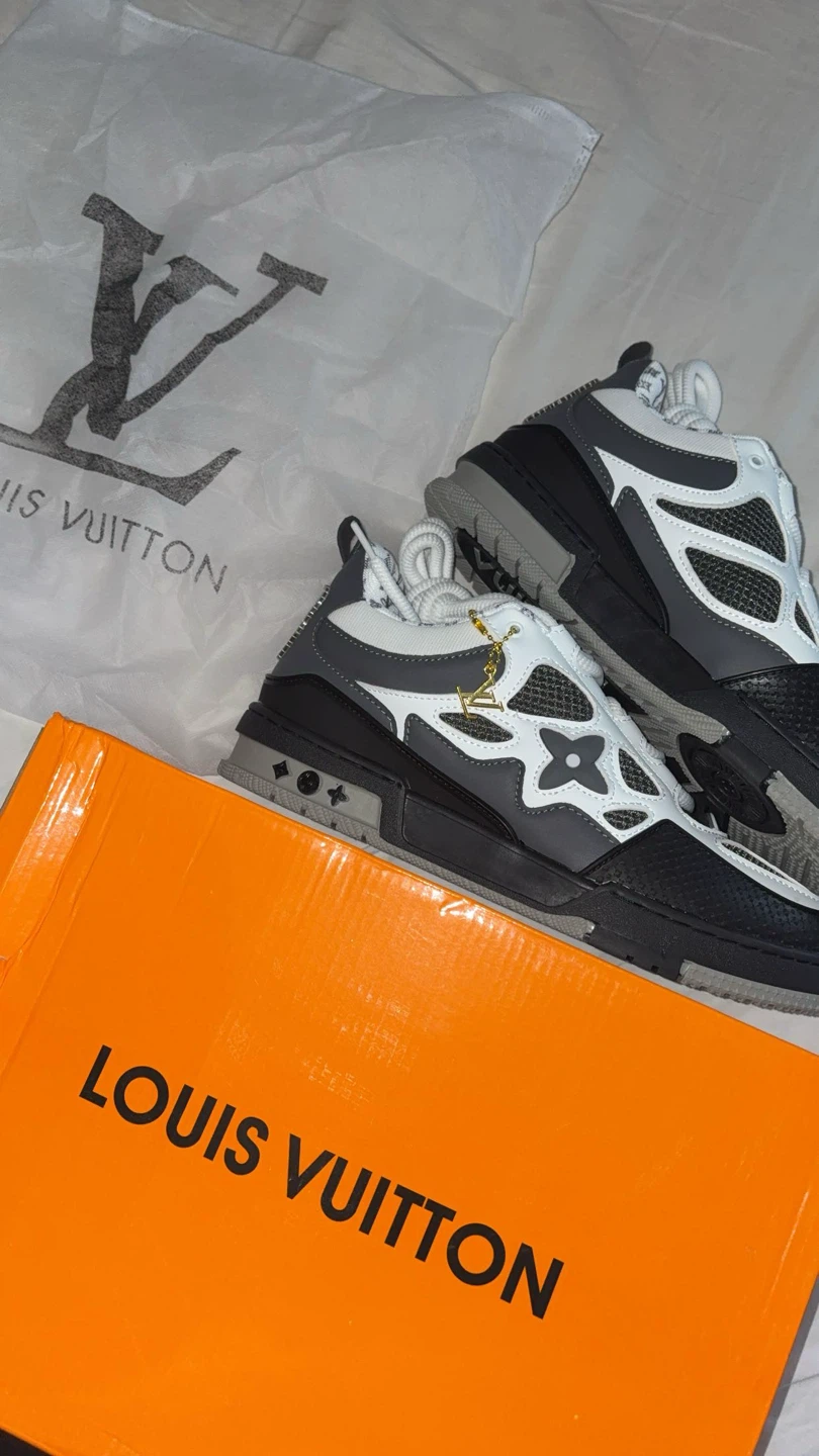 Louis Vuitton Sneakers - photo 2