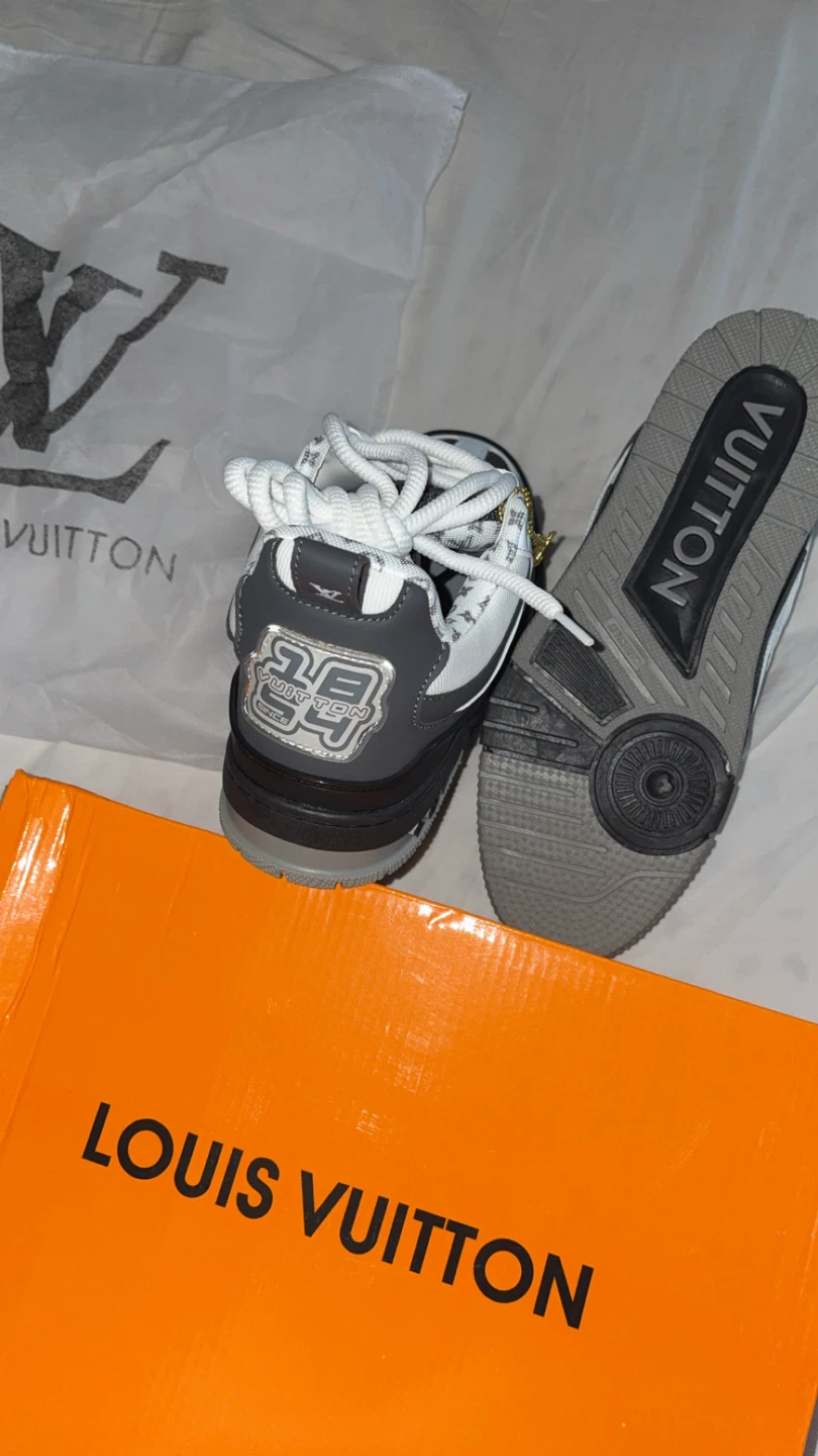 Louis Vuitton Sneakers - photo 3