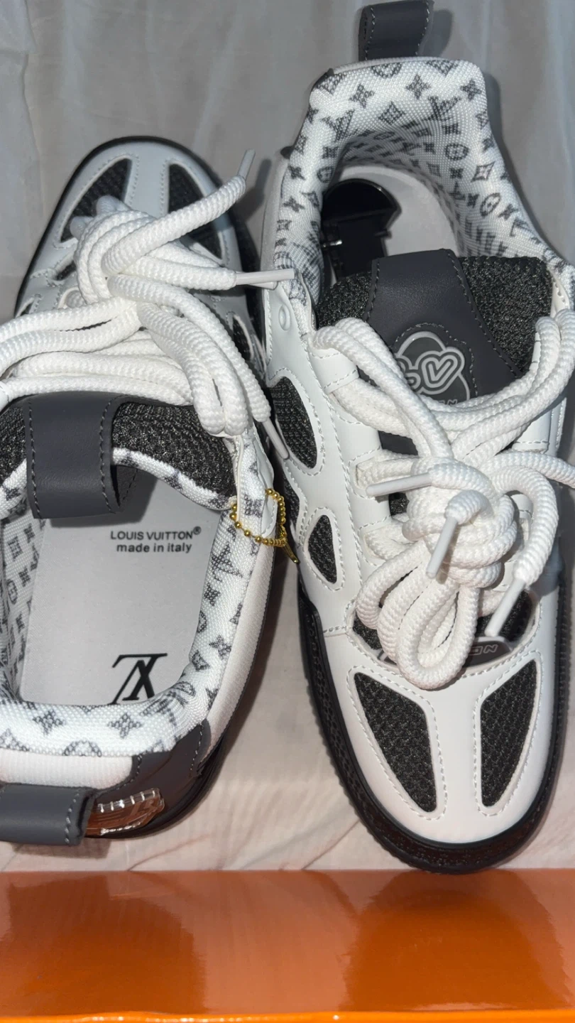Louis Vuitton Sneakers - photo 4