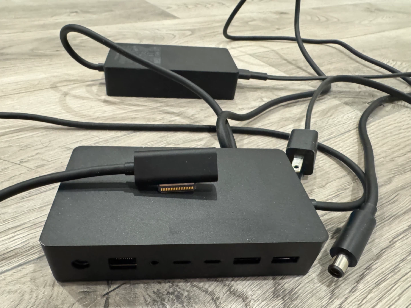 Microsoft Surface Dock 2 - photo 4