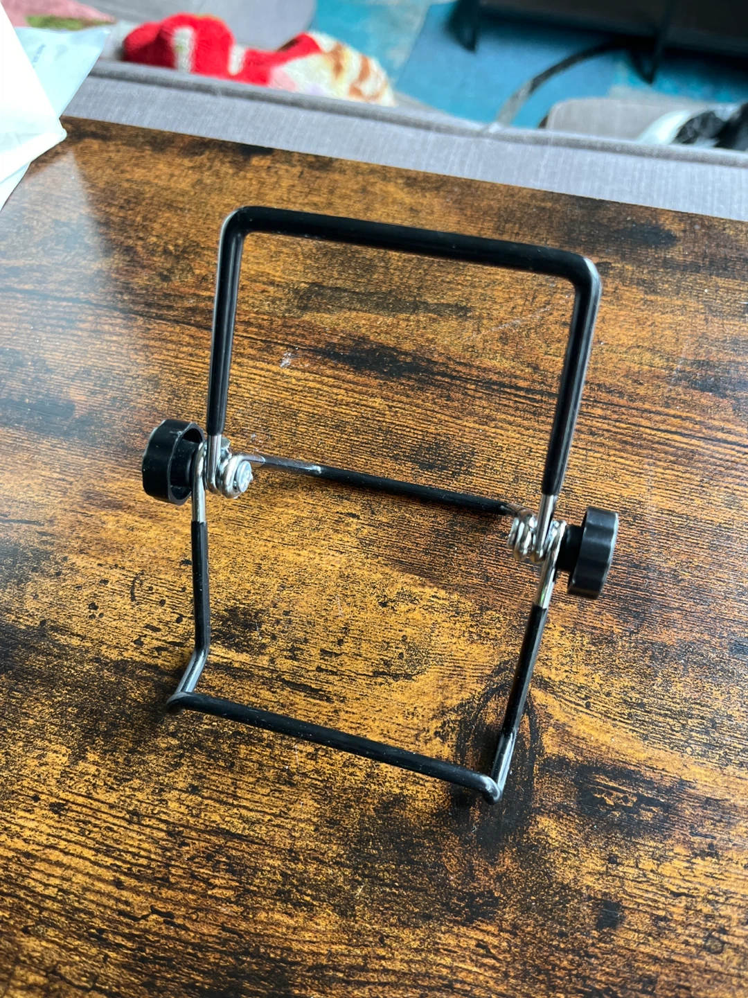 Adjustable Phone or tablet Stand