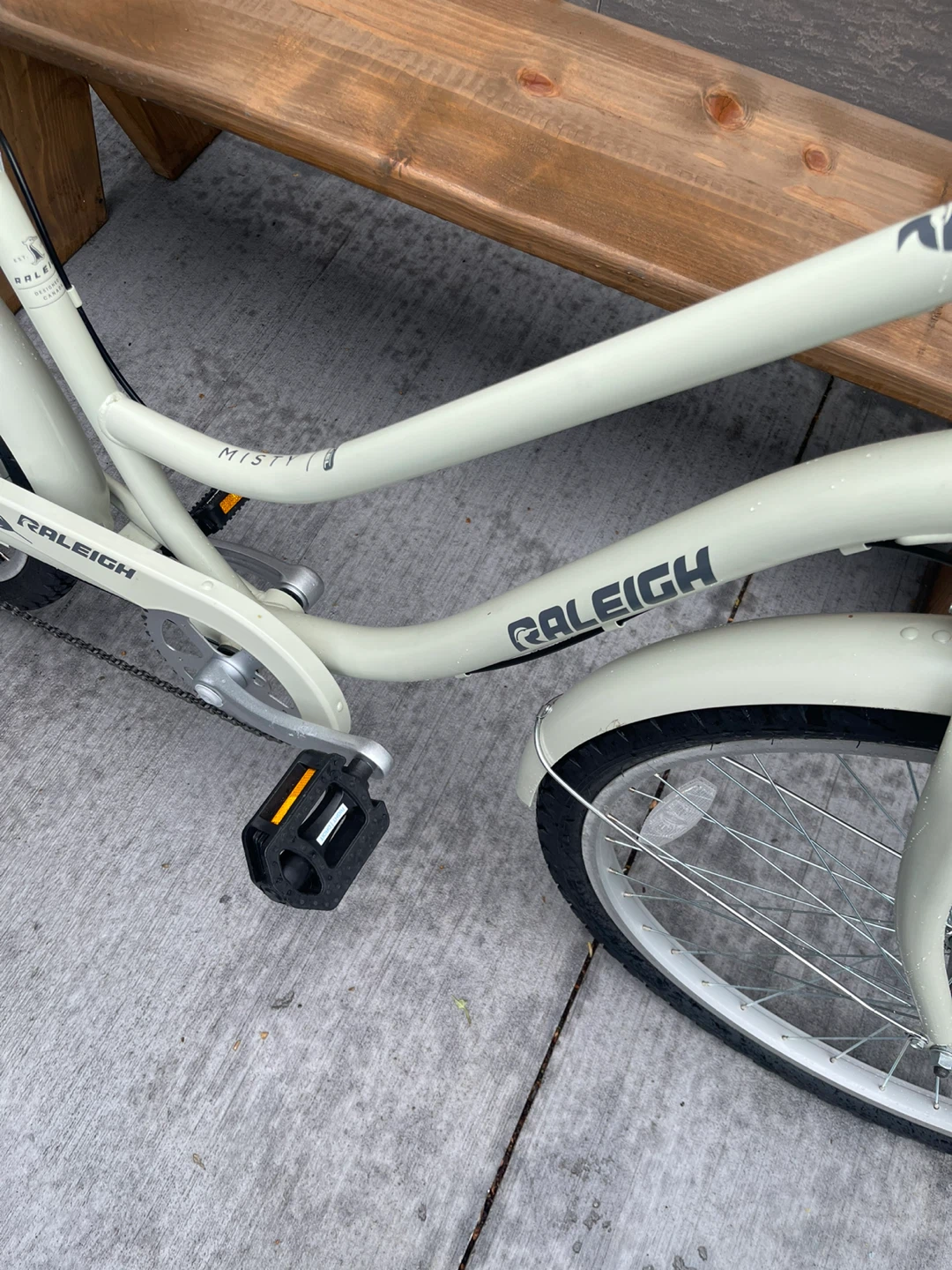 7 Speed Raleigh Cruiser $250 can deliver in London - photo 4