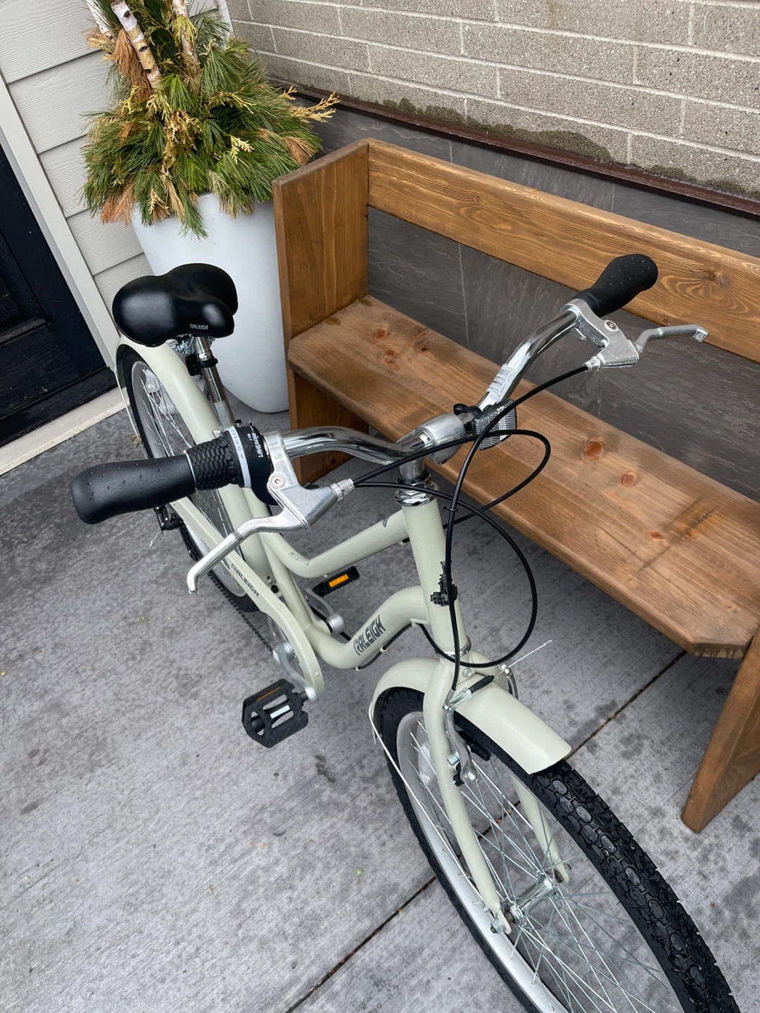 7 Speed Raleigh Cruiser $250 can deliver in London - photo 5