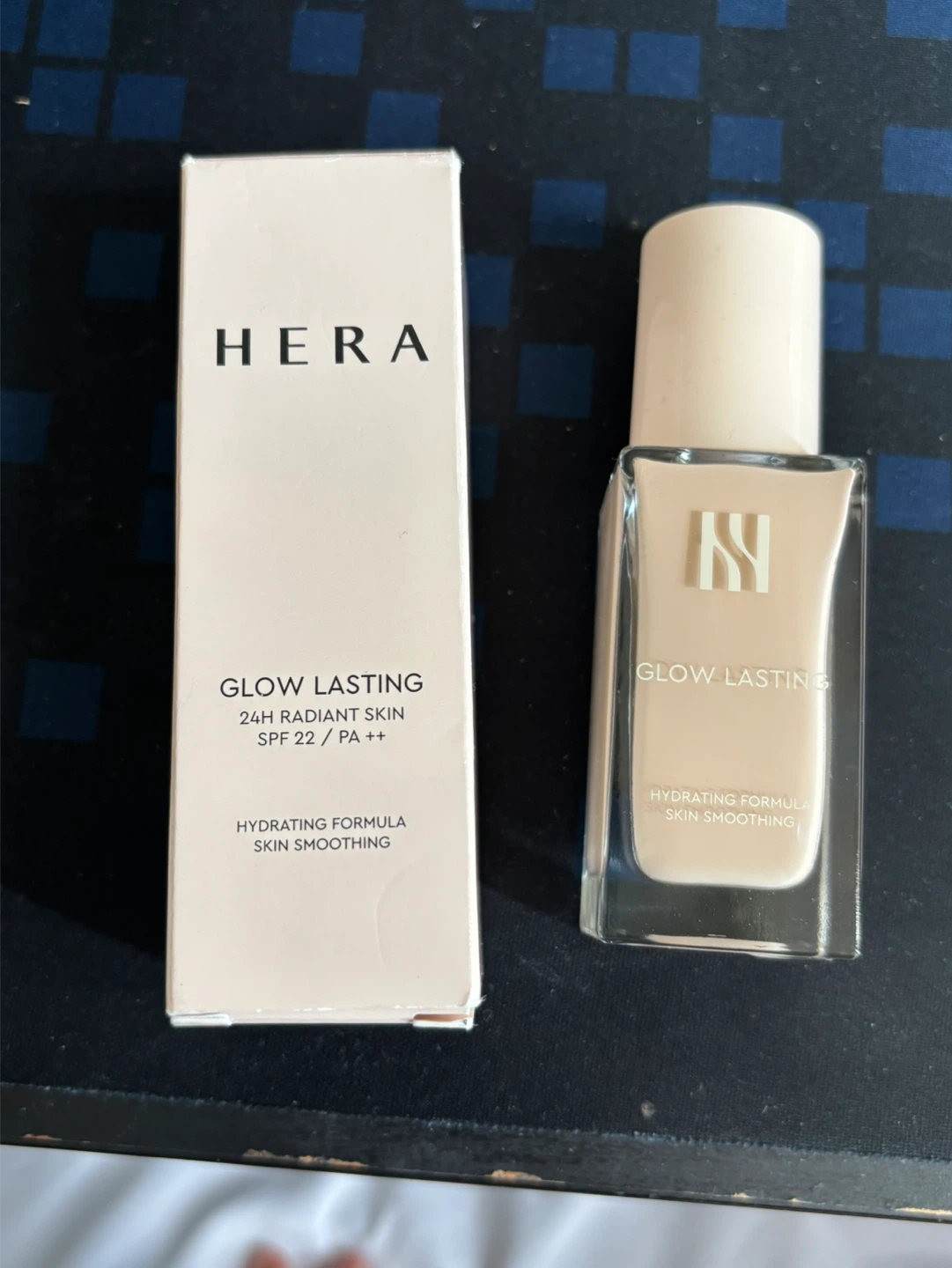 K beauty HERA Glow Lasting Skin Foundation Vanilla