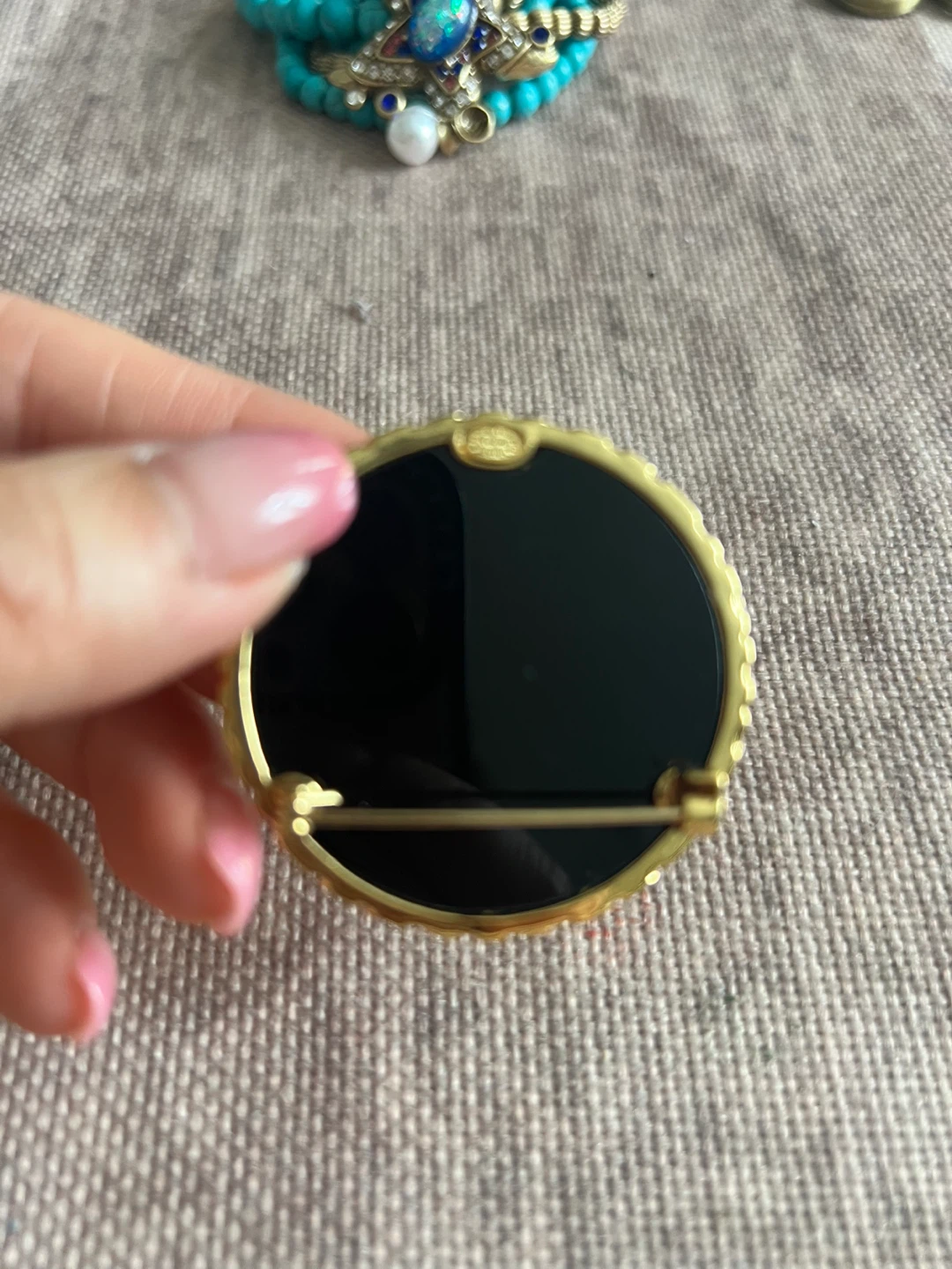 Chanel CC Logo Brooch - photo 2