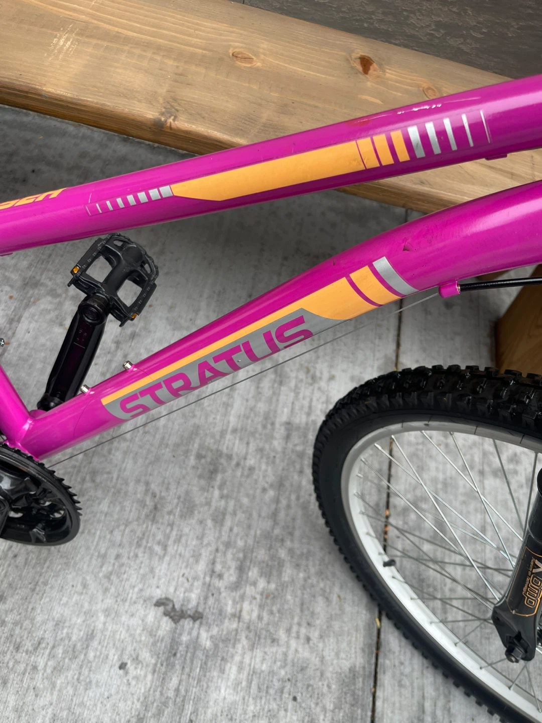 21 Speed Pink Stratus young adult bike $150 - photo 4