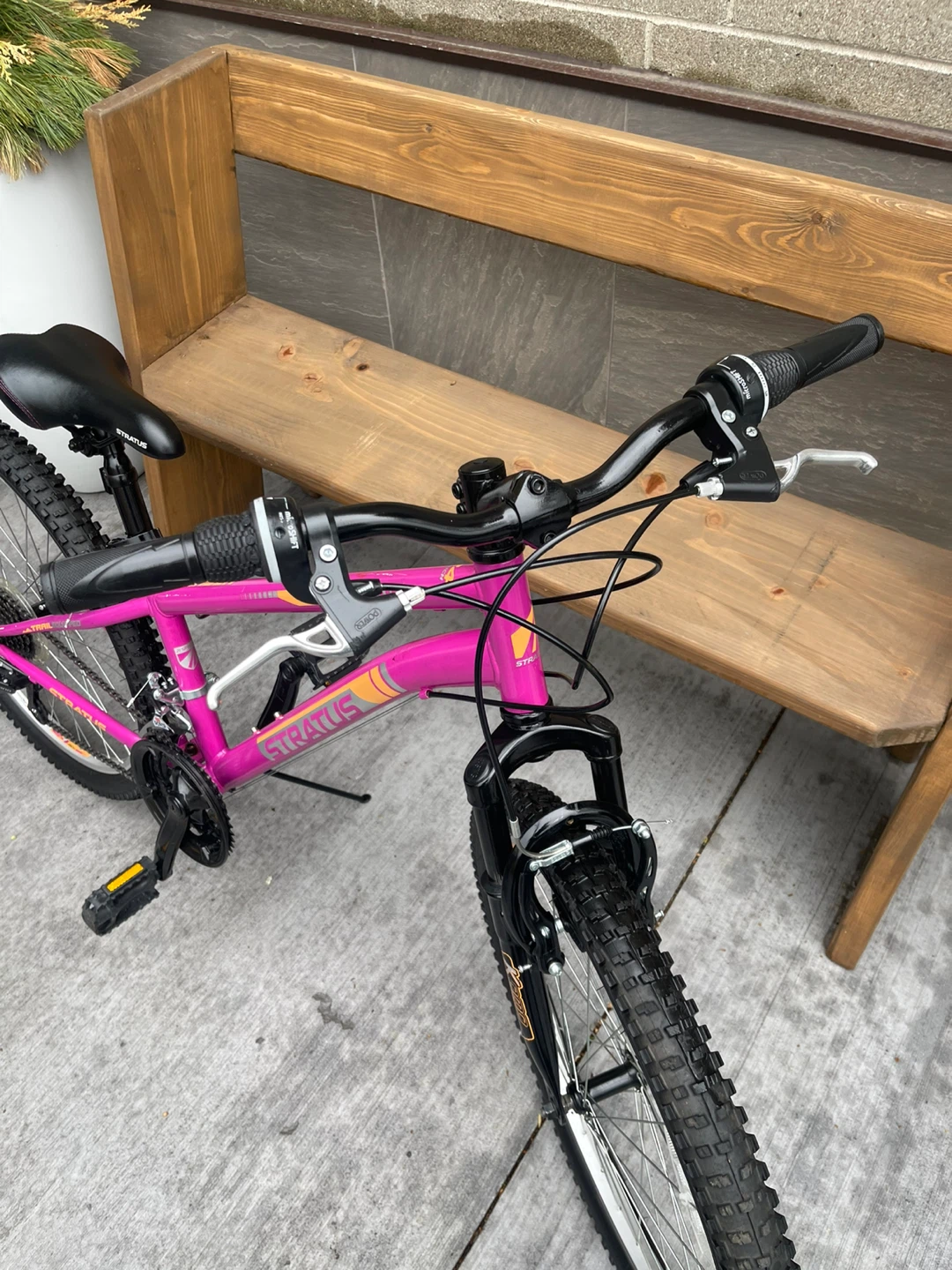 21 Speed Pink Stratus young adult bike $150 - photo 5