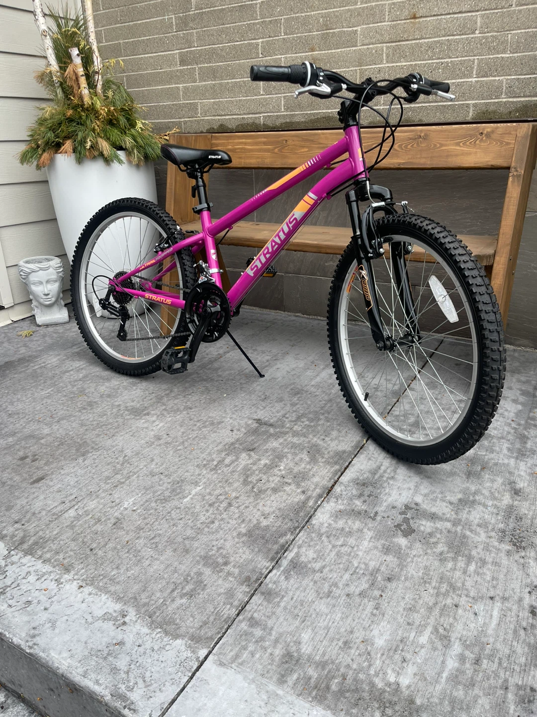 21 Speed Pink Stratus young adult bike $150 - photo 3