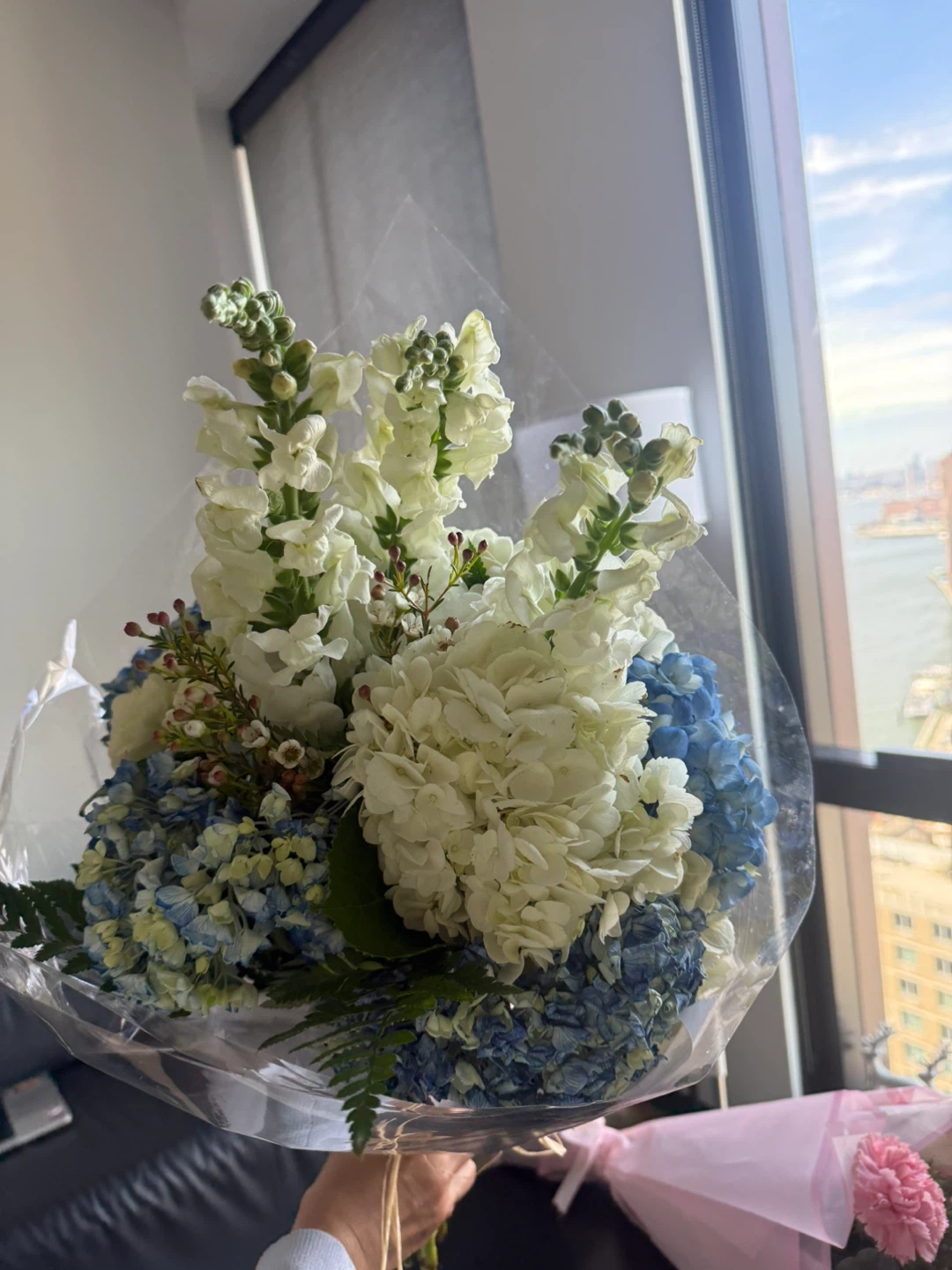 2 real flowers, 2 artificial flowers, cake model, vase - photo 4