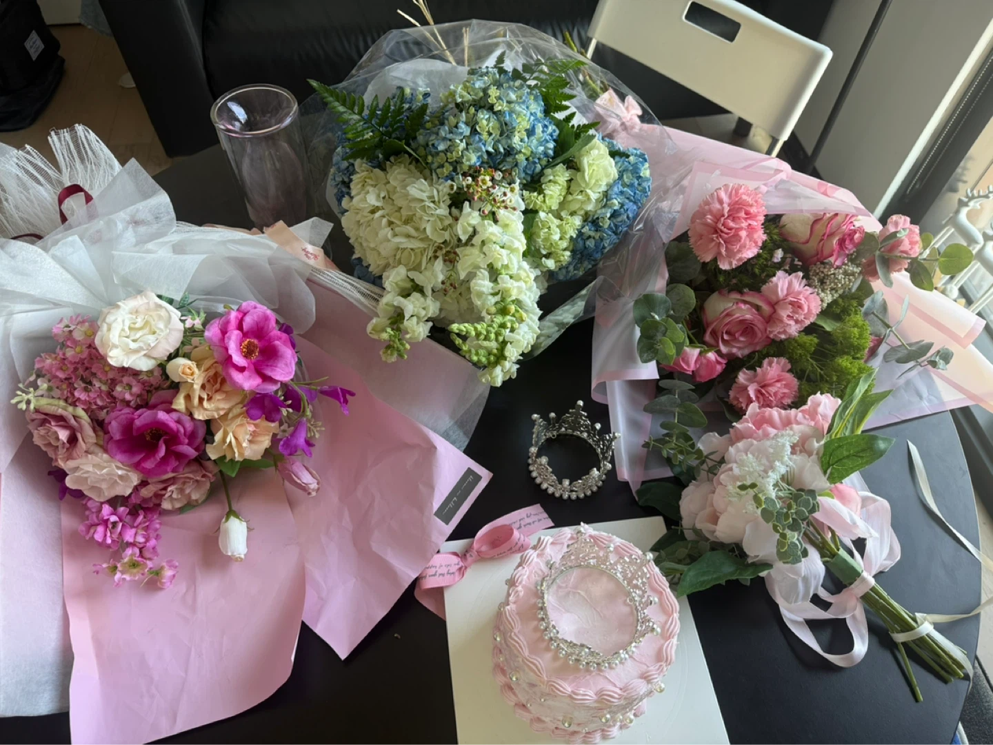 2 real flowers, 2 artificial flowers, cake model, vase - photo 3
