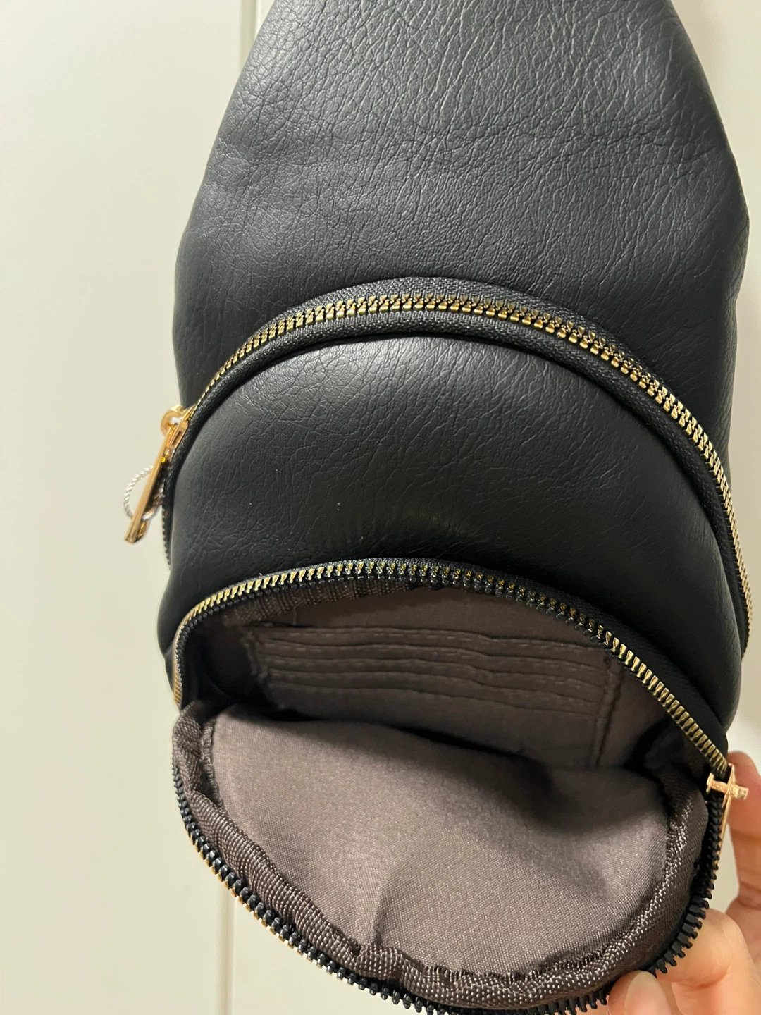 Black faux leather sling bag - photo 4