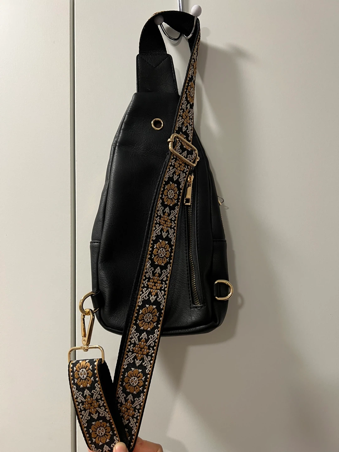 Black faux leather sling bag - photo 2