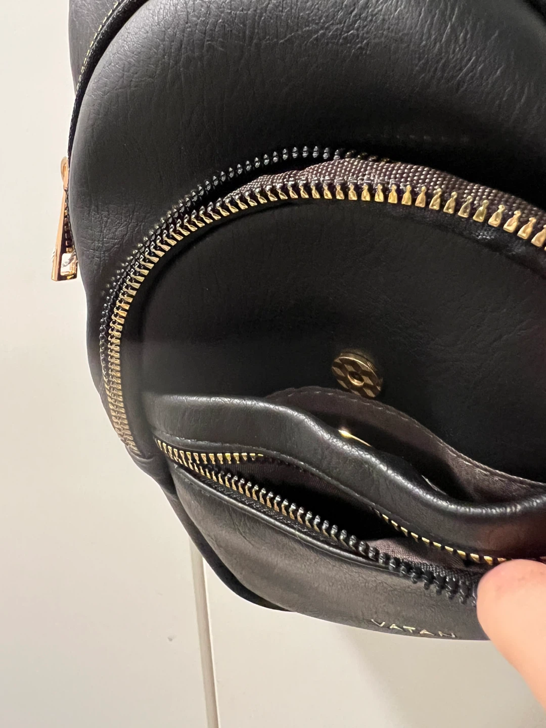 Black faux leather sling bag - photo 5