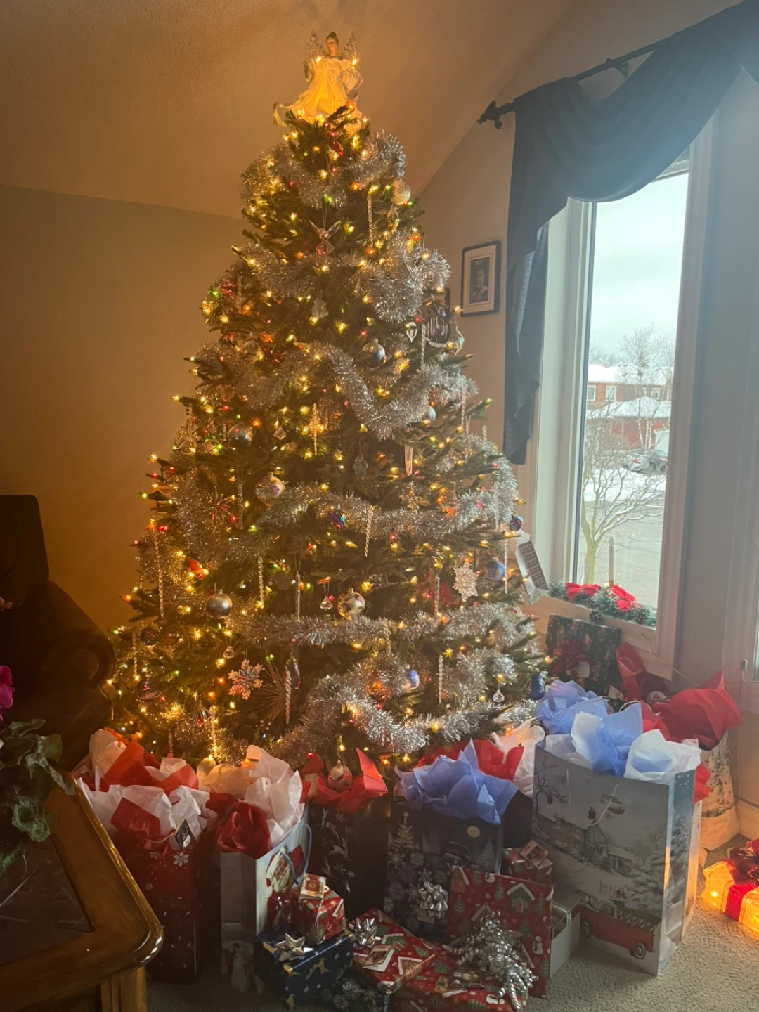 Pre-lit Artificial Christmas Tree
