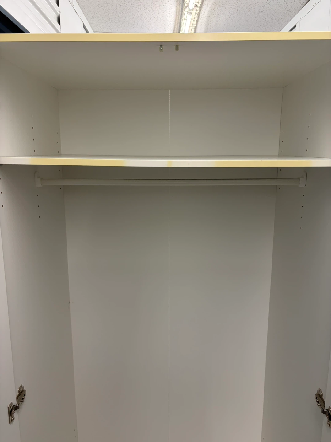 White Two-Door Wardrobe with Frosted Doors - photo 3