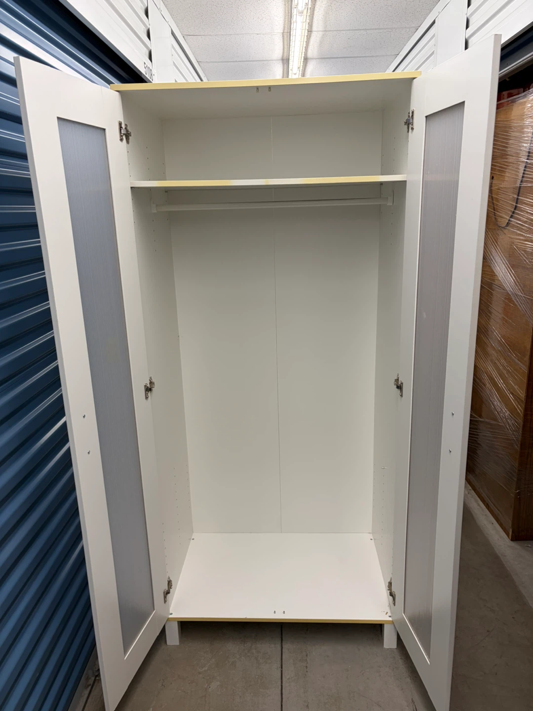 White Two-Door Wardrobe with Frosted Doors - photo 2