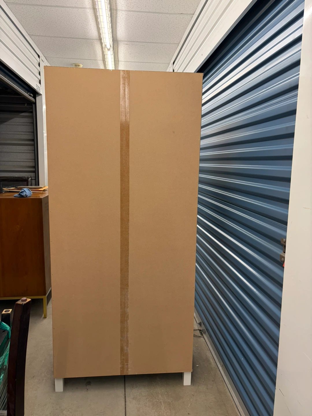 White Two-Door Wardrobe with Frosted Doors - photo 4