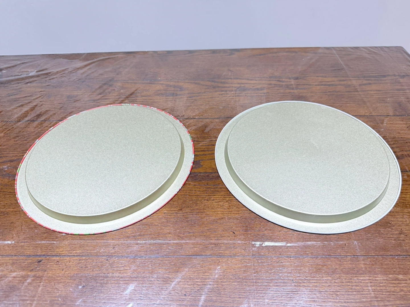 Set of 2 Round Christmas Trays - photo 3
