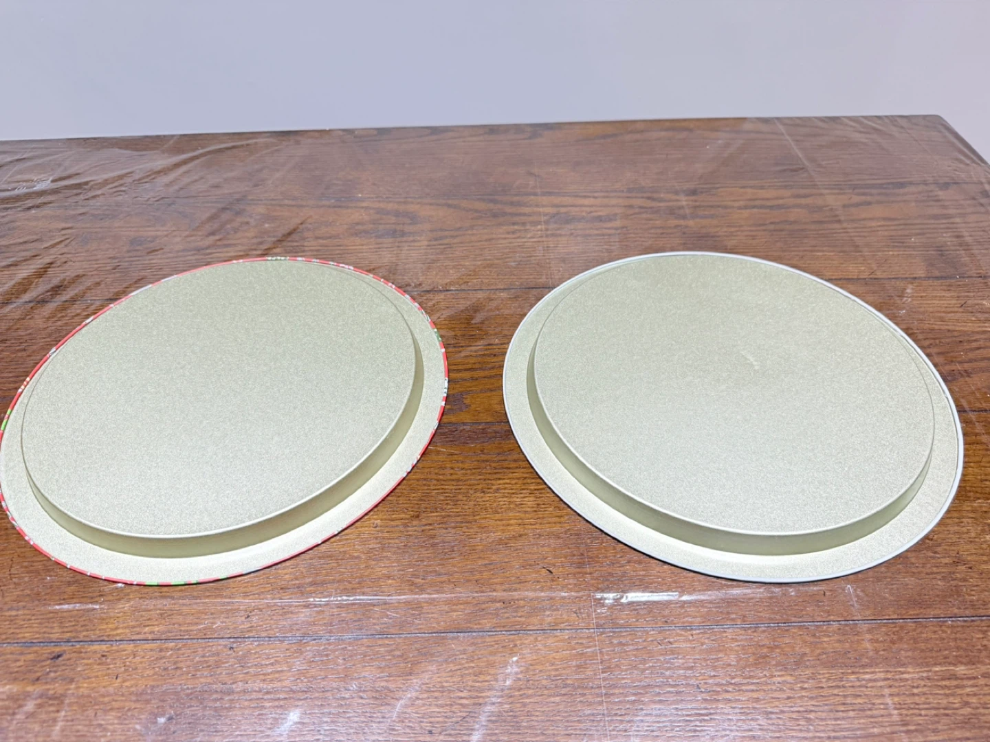 Set of 2 Round Christmas Trays - photo 2