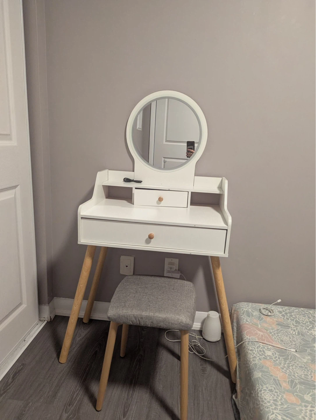 White Vanity Desk with Lighted Mirror and Stool - photo 3