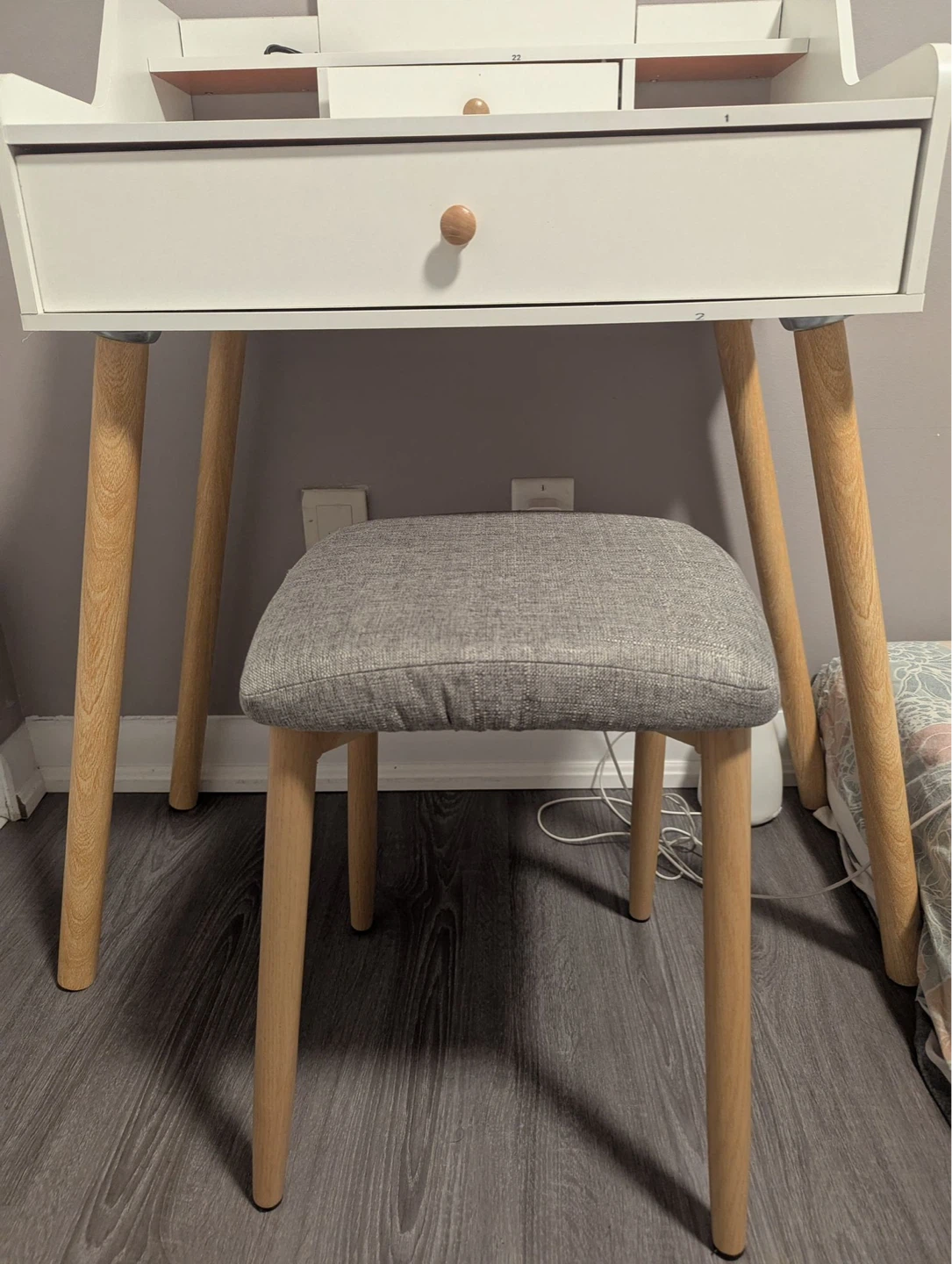 White Vanity Desk with Lighted Mirror and Stool