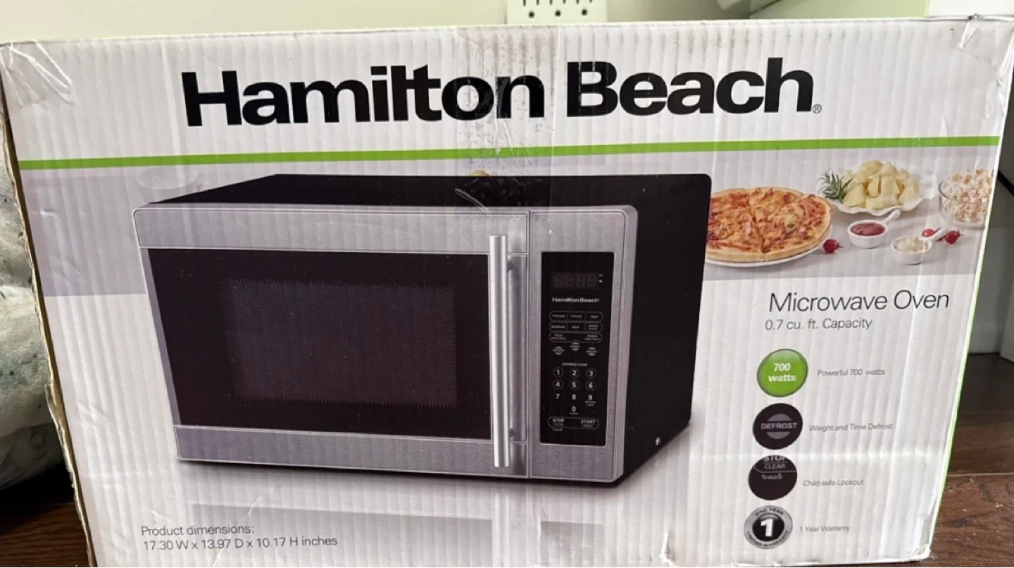 Hamilton Beach Microwave Oven 0.7 cu. ft.