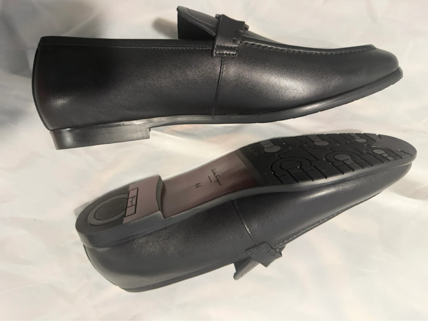 Salvatore Ferragamo Black Leather Loafers - Size 44 - photo 4