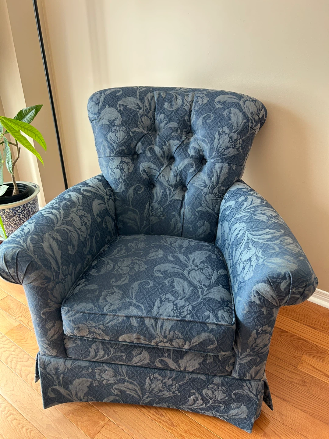 Blue Floral Loveseat Sofa and accent chair - photo 5