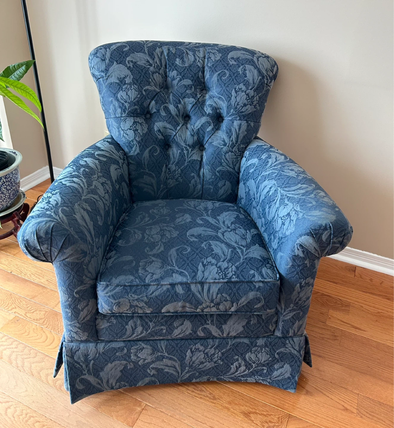 Blue Floral Loveseat Sofa and accent chair - photo 5