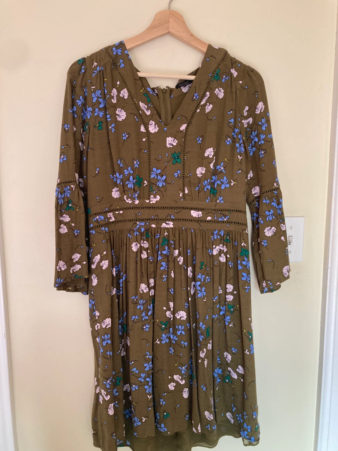 Ann Taylor Women's Floral Midi Dress Size 6 - photo 2