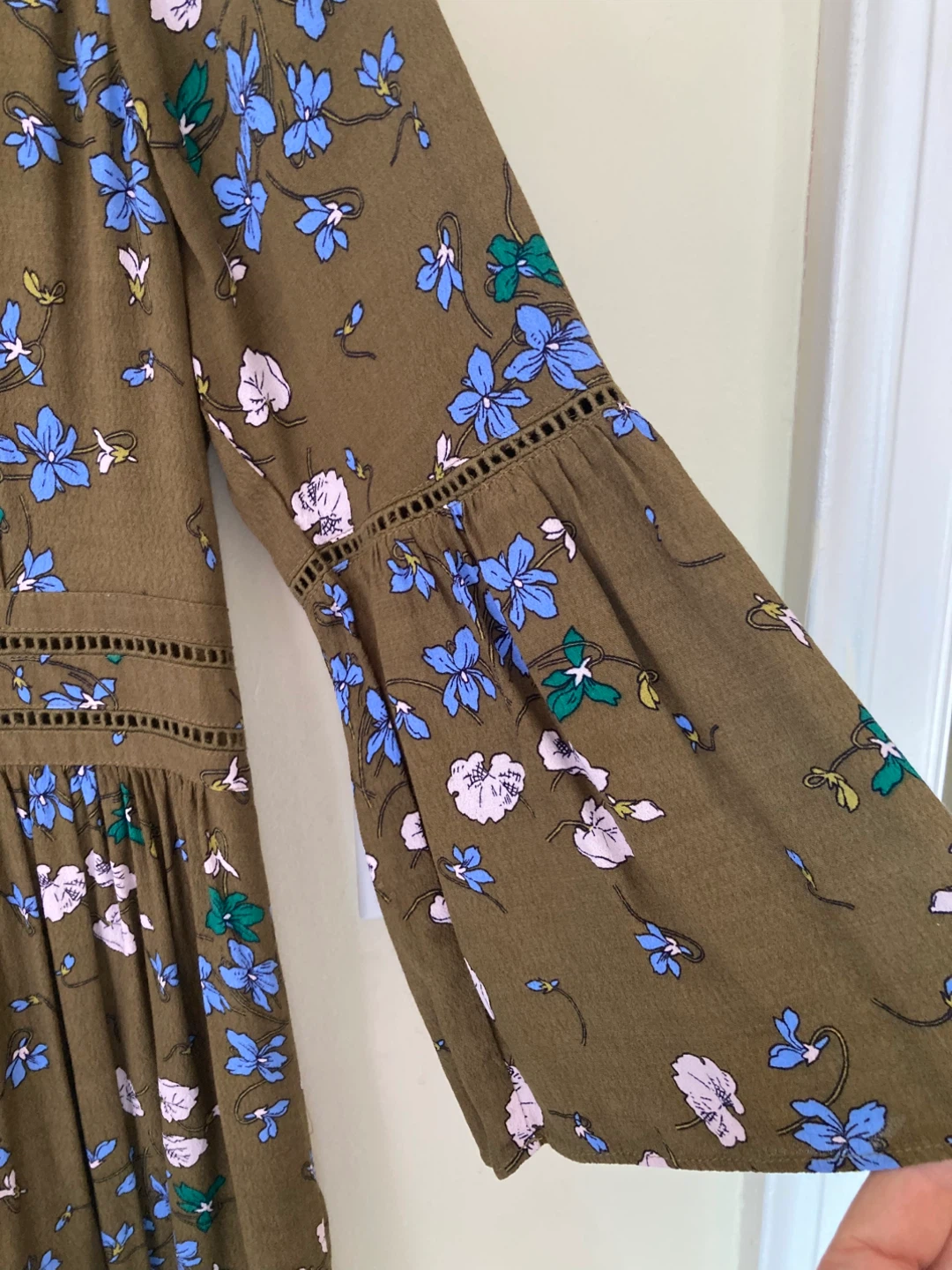 Ann Taylor Women's Floral Midi Dress Size 6 - photo 3