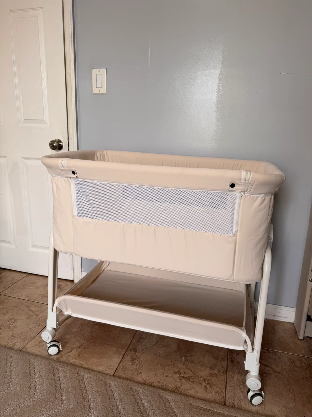suihuooo 4-in-1 Bassinet Bedside Sleeper, Rocking Crib, Cream