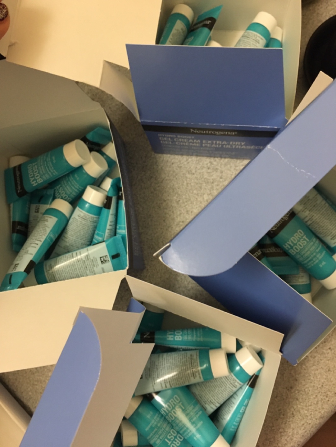 Neutrogena Hydro Boost Gel-Cream Extra-Dry 12 x 9ml Samples