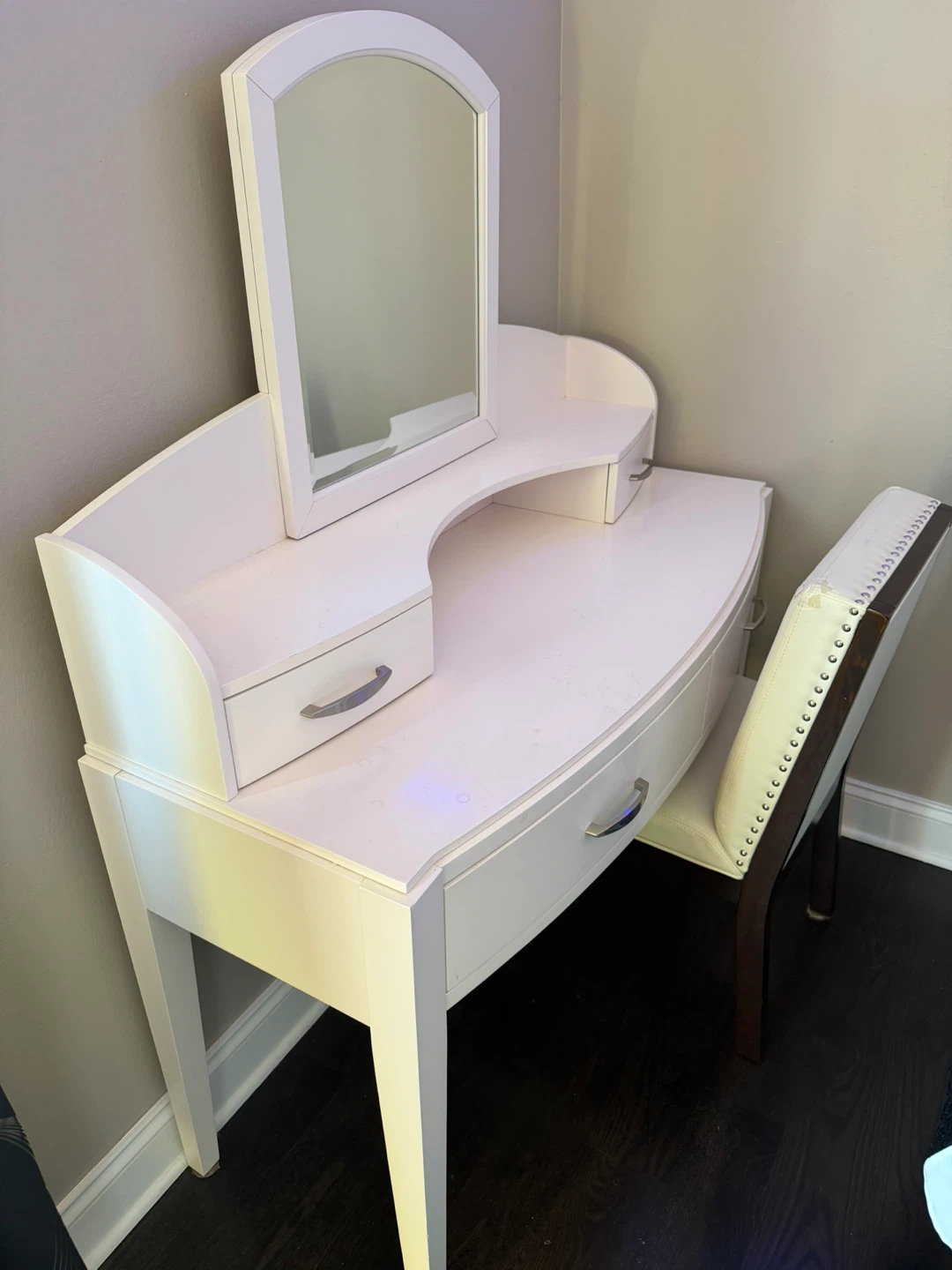 White Vanity Stool with Nailhead Trim