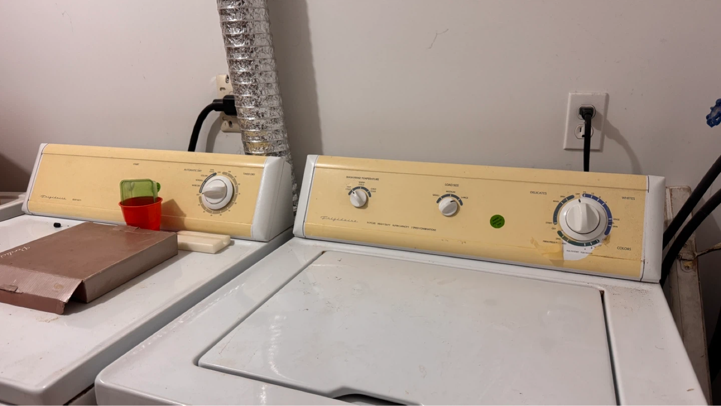 Frigidaire Washer and Dryer Set - photo 2