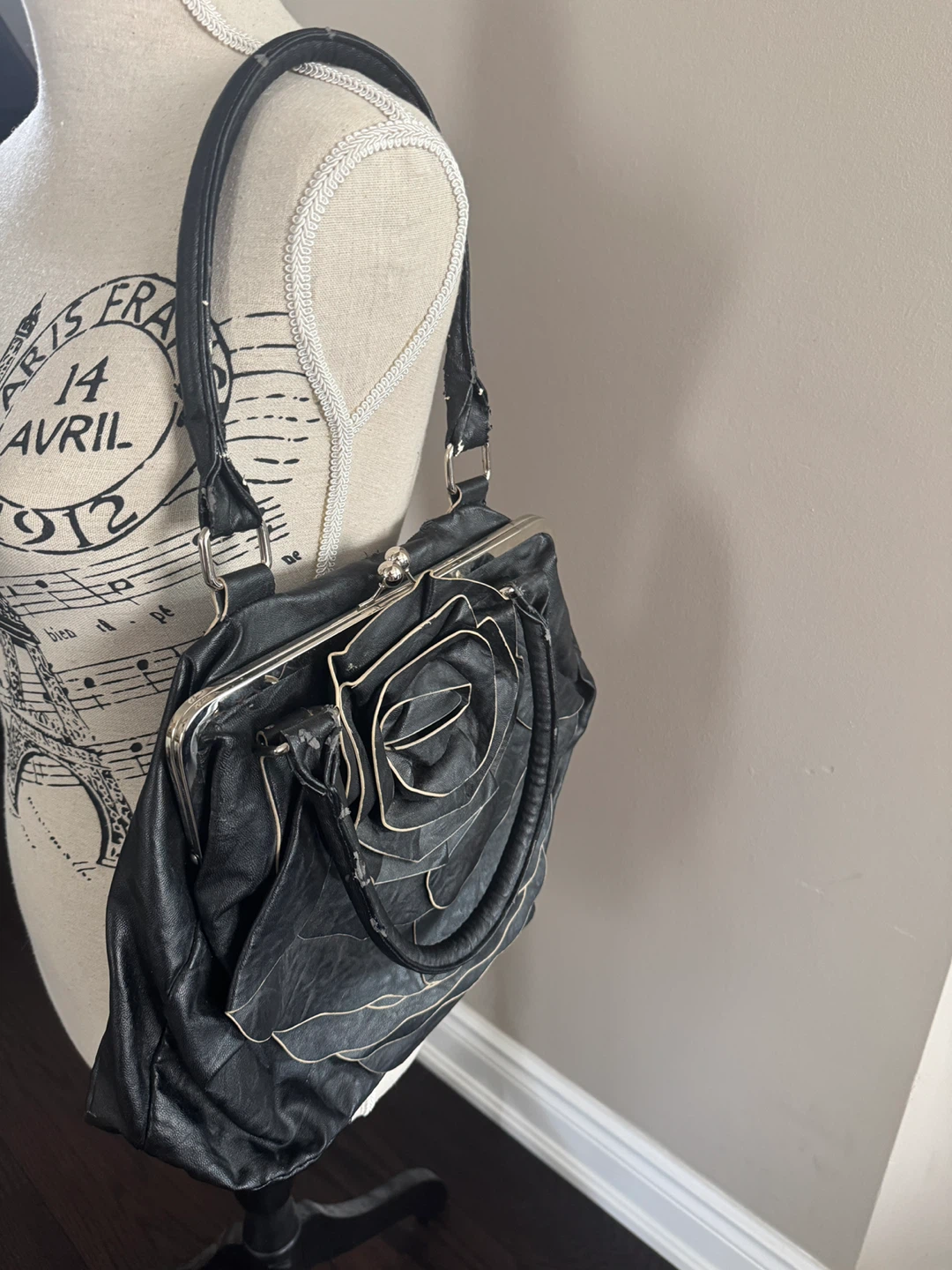 Black Faux Leather Rose Handbag - photo 2