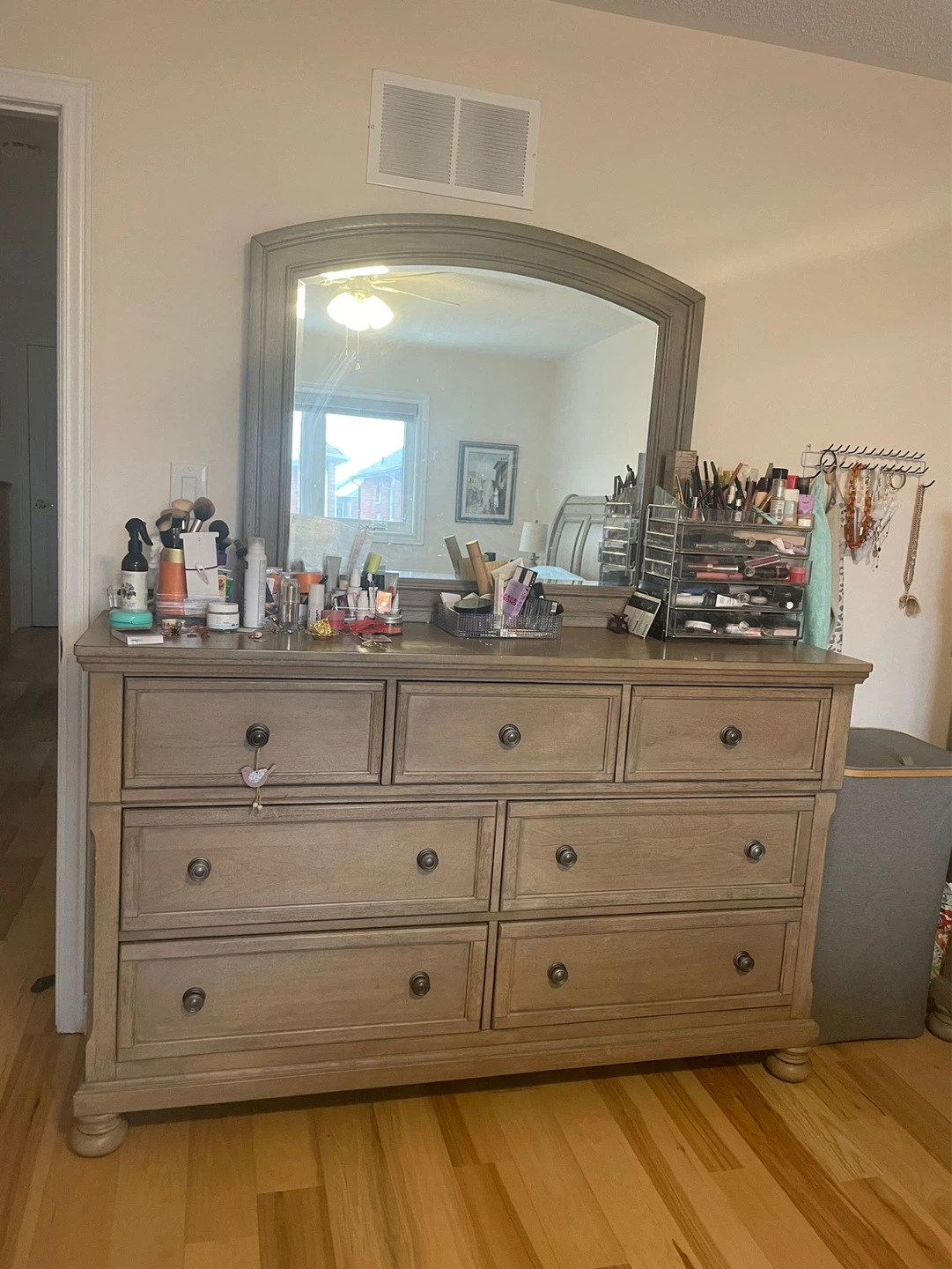 Winchester 7-Drawer Dresser and matching mirror - photo 2