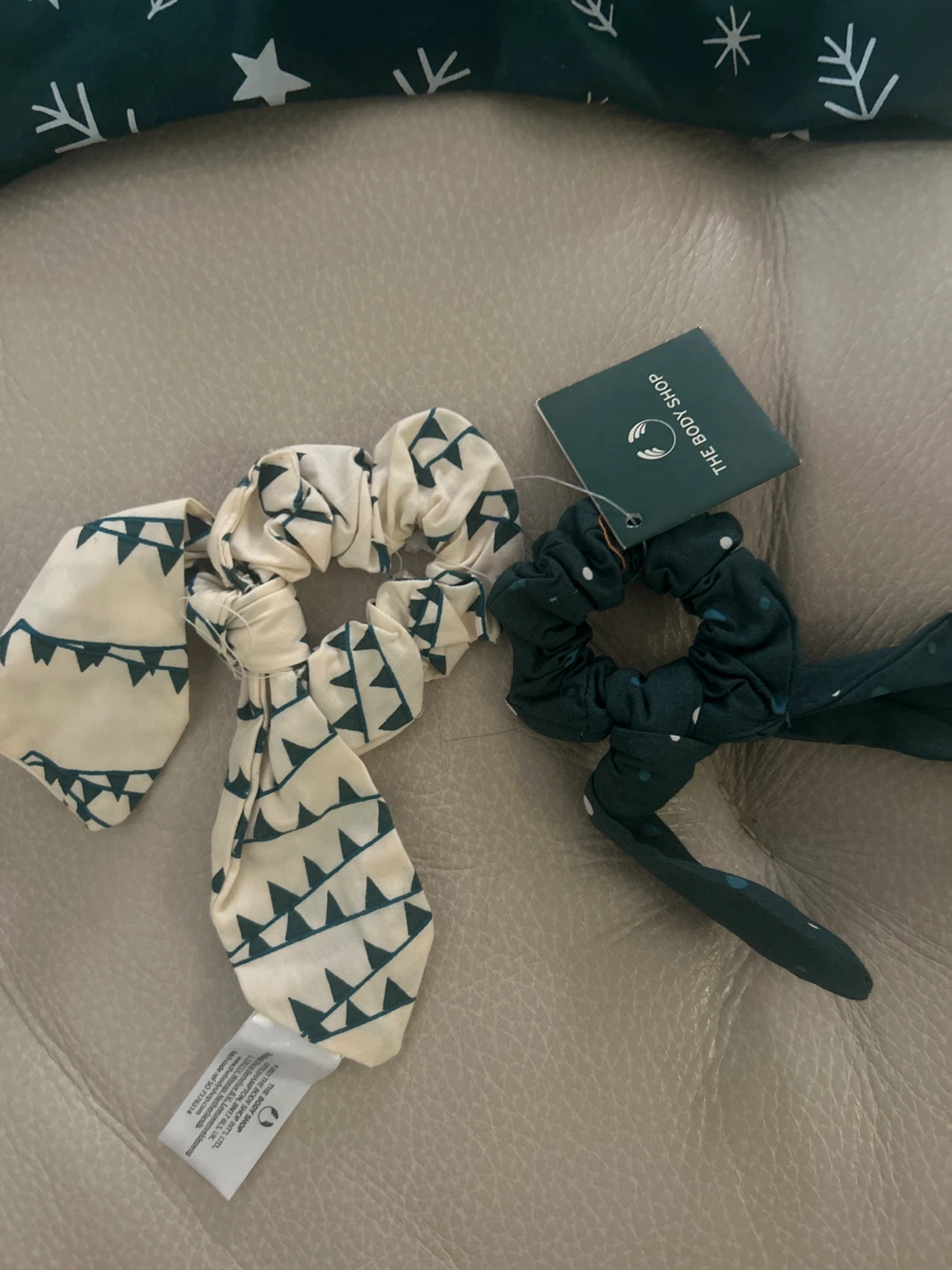 The Body Shop- Scrunchies & headband, Bath Puff Set - photo 2