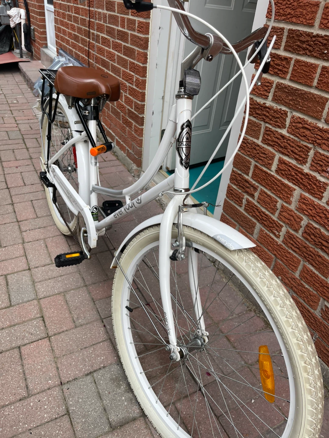 White EverTour Cruiser Bicycle - photo 2