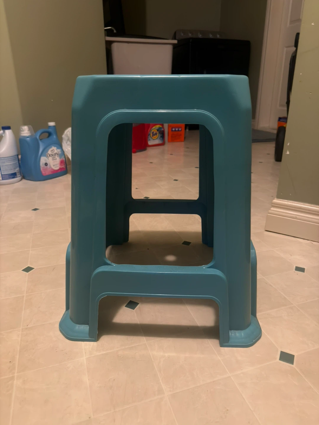 Plastic Step Stool - photo 2