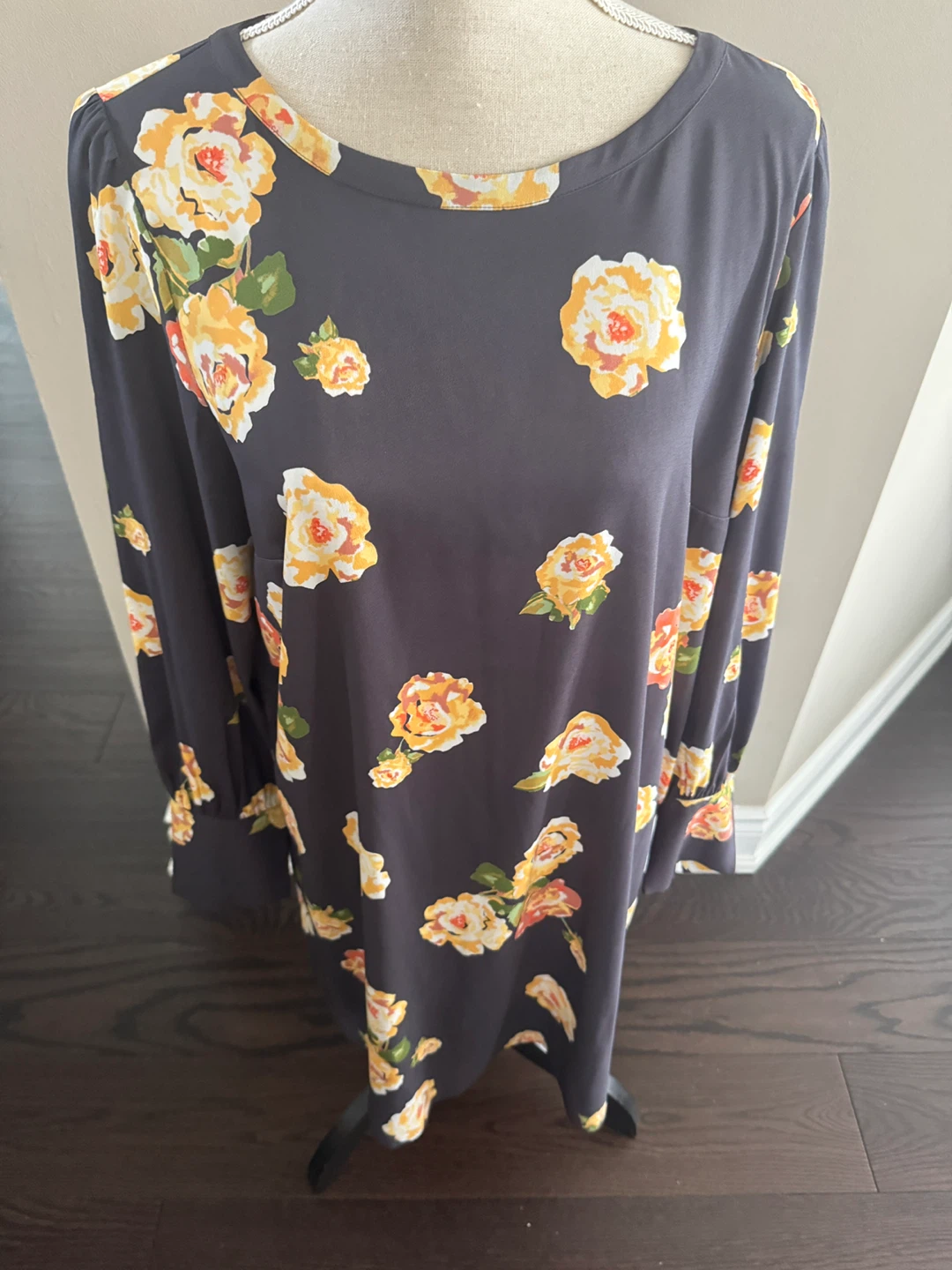 Women's Floral Long Sleeve Dress Loft  fits met to large - photo 3