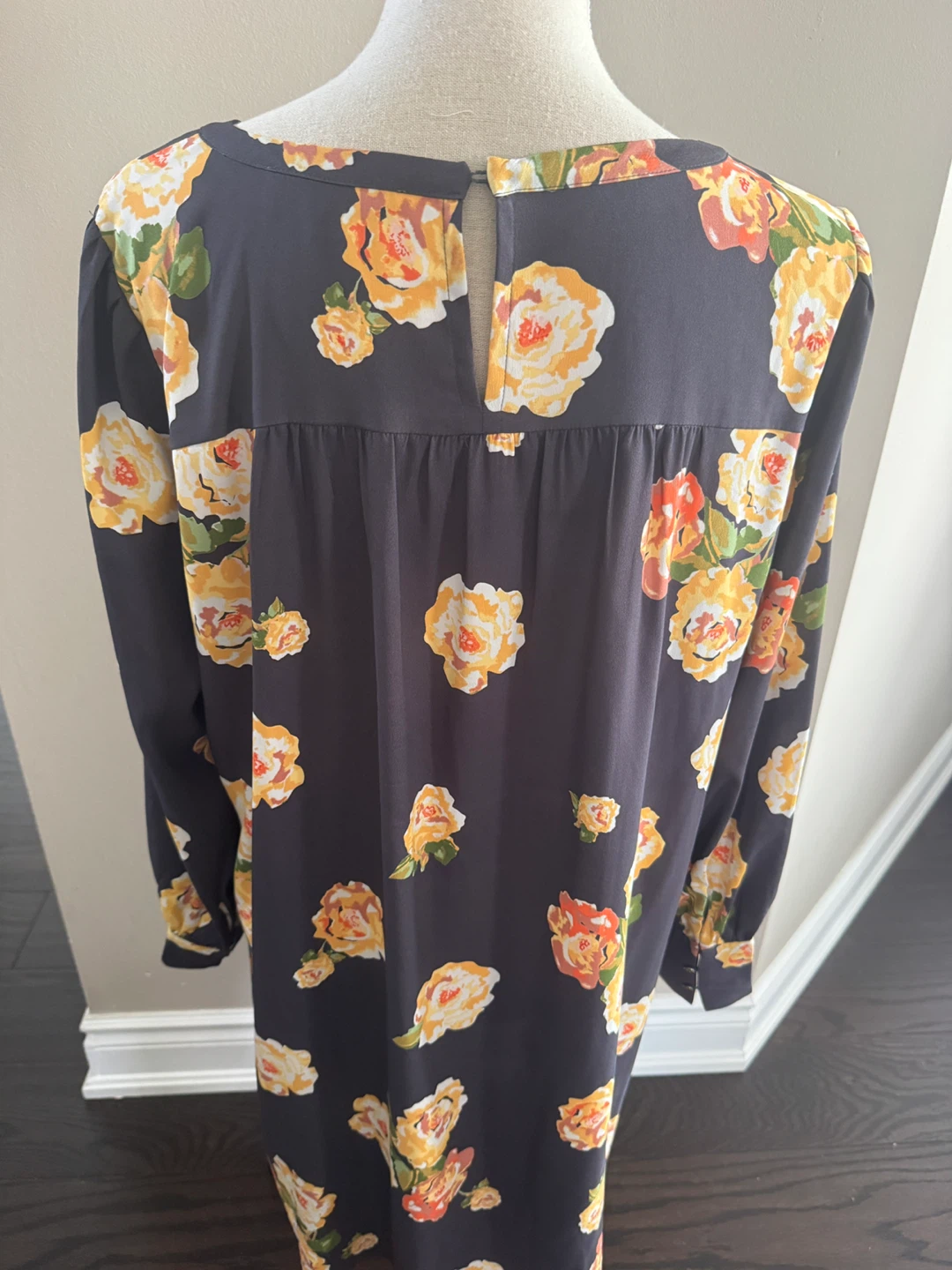 Women's Floral Long Sleeve Dress Loft  fits met to large - photo 2